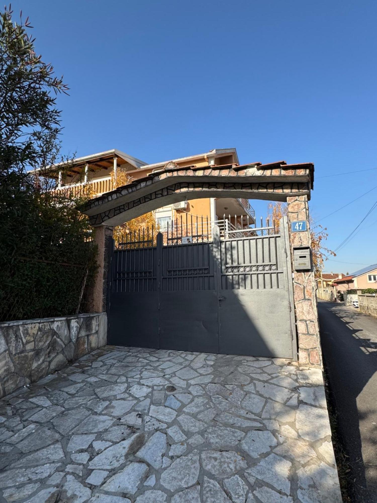 Apartmani Breze Подгориця Екстер'єр фото